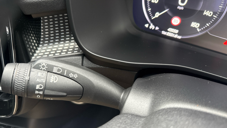 Volvo Xc40 1.5 T3 [163] R DESIGN 5dr Petrol Estate